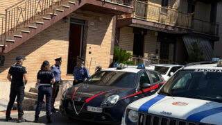 Ardea, “concede” una casa occupata a due nomadi e rubano 7 mila euro di acqua e corrente