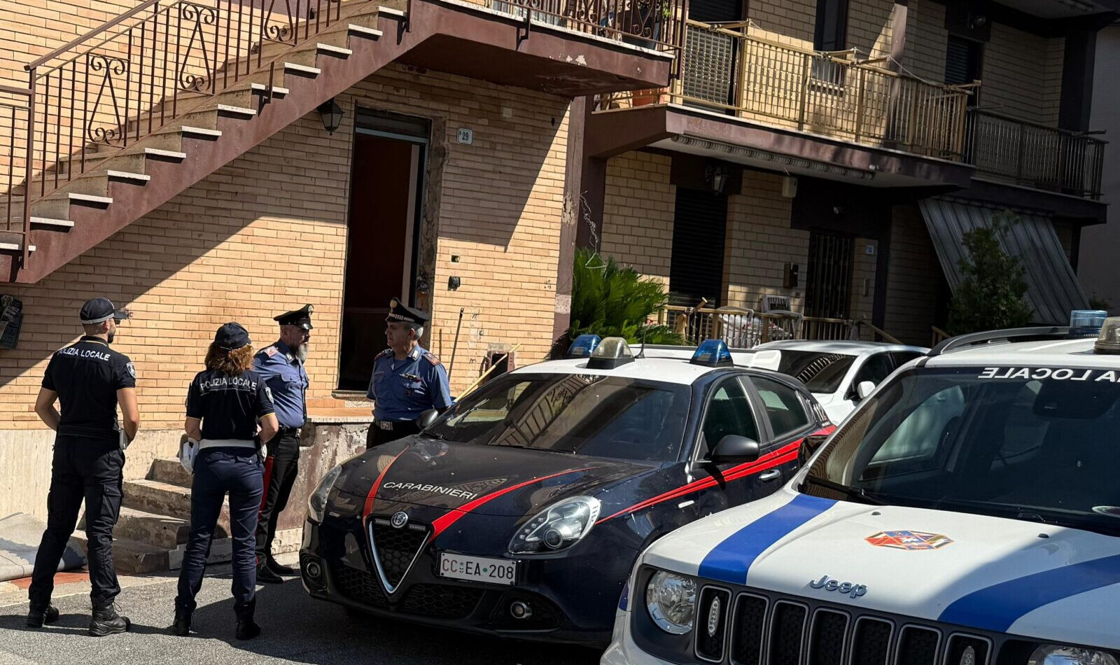 Carabinieri e polizia locale ad Ardea