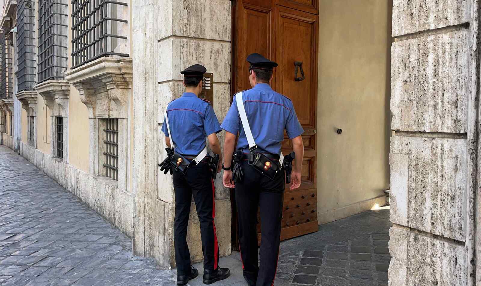 Carabinieri nel centro di Roma per tentato omicidio