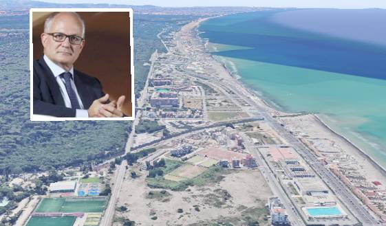 Roma, sullo sfondo il litorale di Castel Fusano, foto Google Maps, in primo piano il sindaco di Roma Roberto Gualtieri