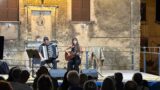 Frasso Musica 2025: 35 anni di concerti nel castello della Sabina tra folk, tango e canzone d’autore