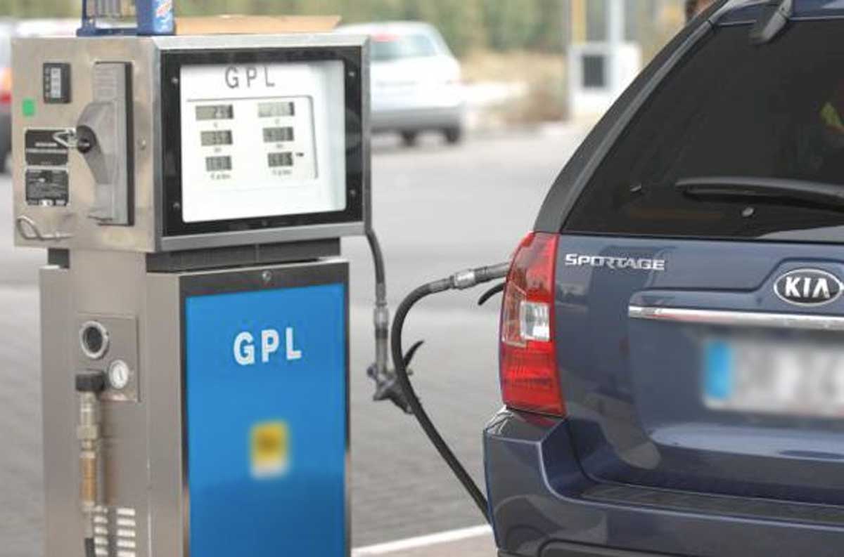 Fiumicino, un classico distributore di GPL come quello chiuso dal Comune di Fiumicino