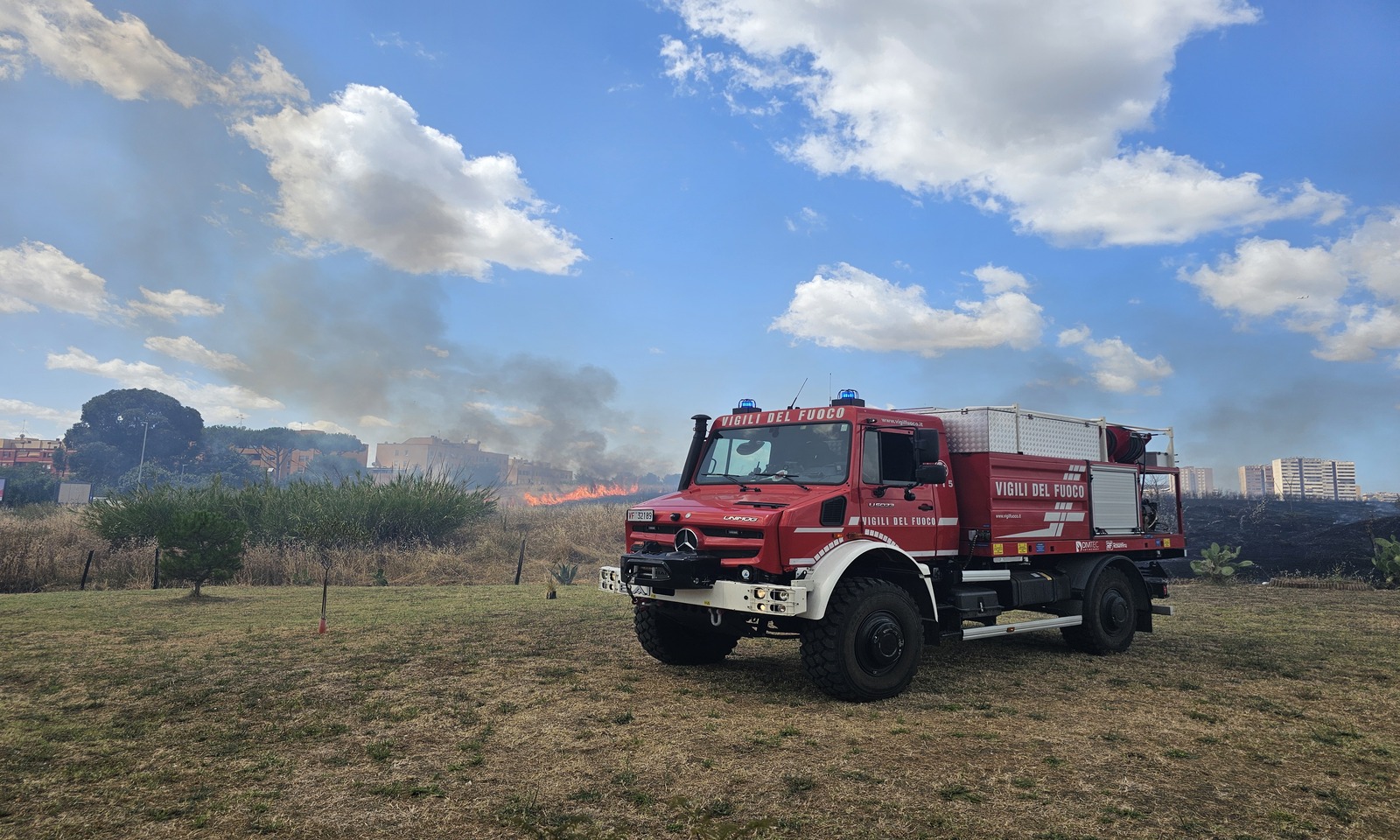Incendio al Parco delle Sabine a Roma