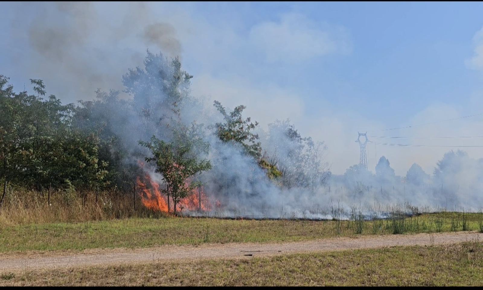 Incendio al parco di largo Labia a Roma