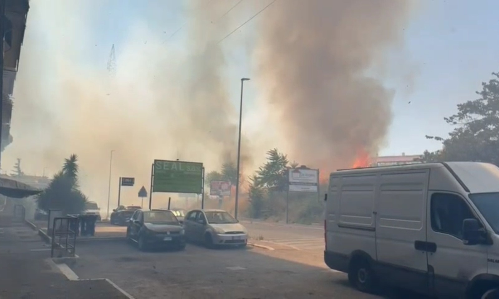 Incendio alla Serpentara a Roma
