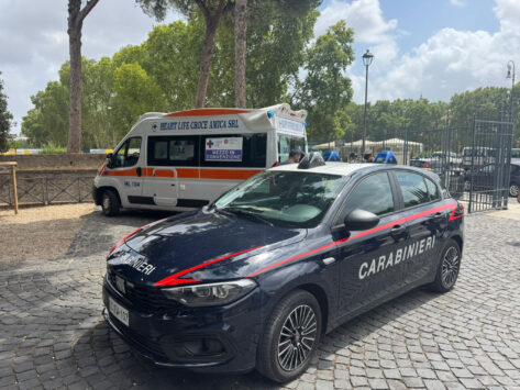 Si lancia nel Tevere