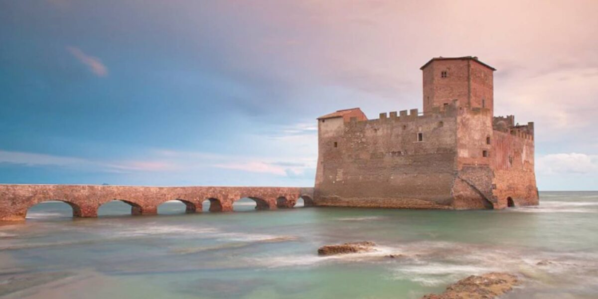 Nettuno, Torre Astura, la torre e spiaggia