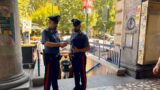 Roma, tenta di bruciare i cartoni al parco dell’Esquilino ma è un latitante: arrestato gambiano