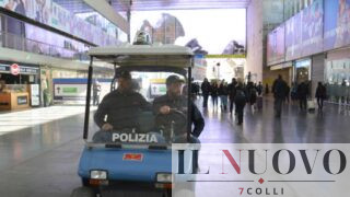 Roma, ruba lo zaino ad un turista americano in transito a Termini: arrestato 29enne