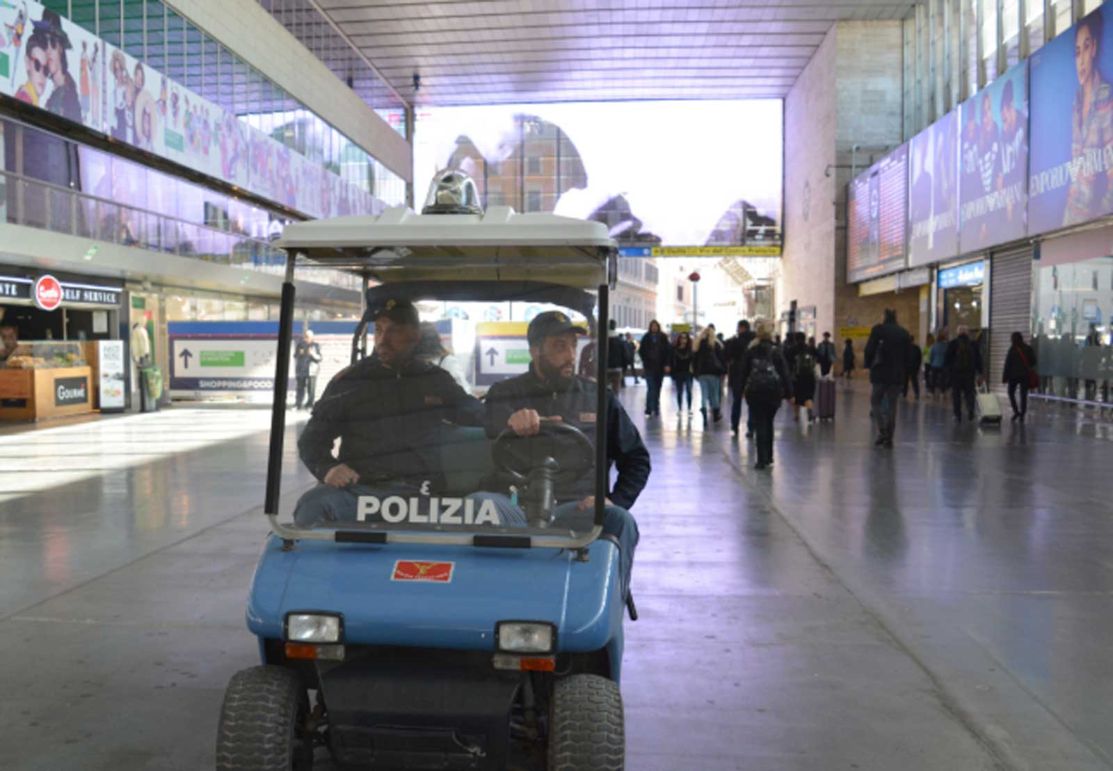 Roma, Polfer in azione alla stazione termini