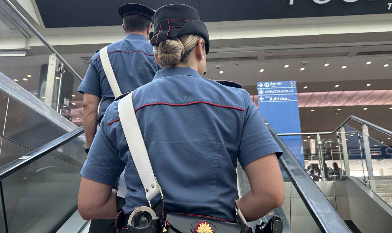 Roma, Carabinieri in azione in metro Termini