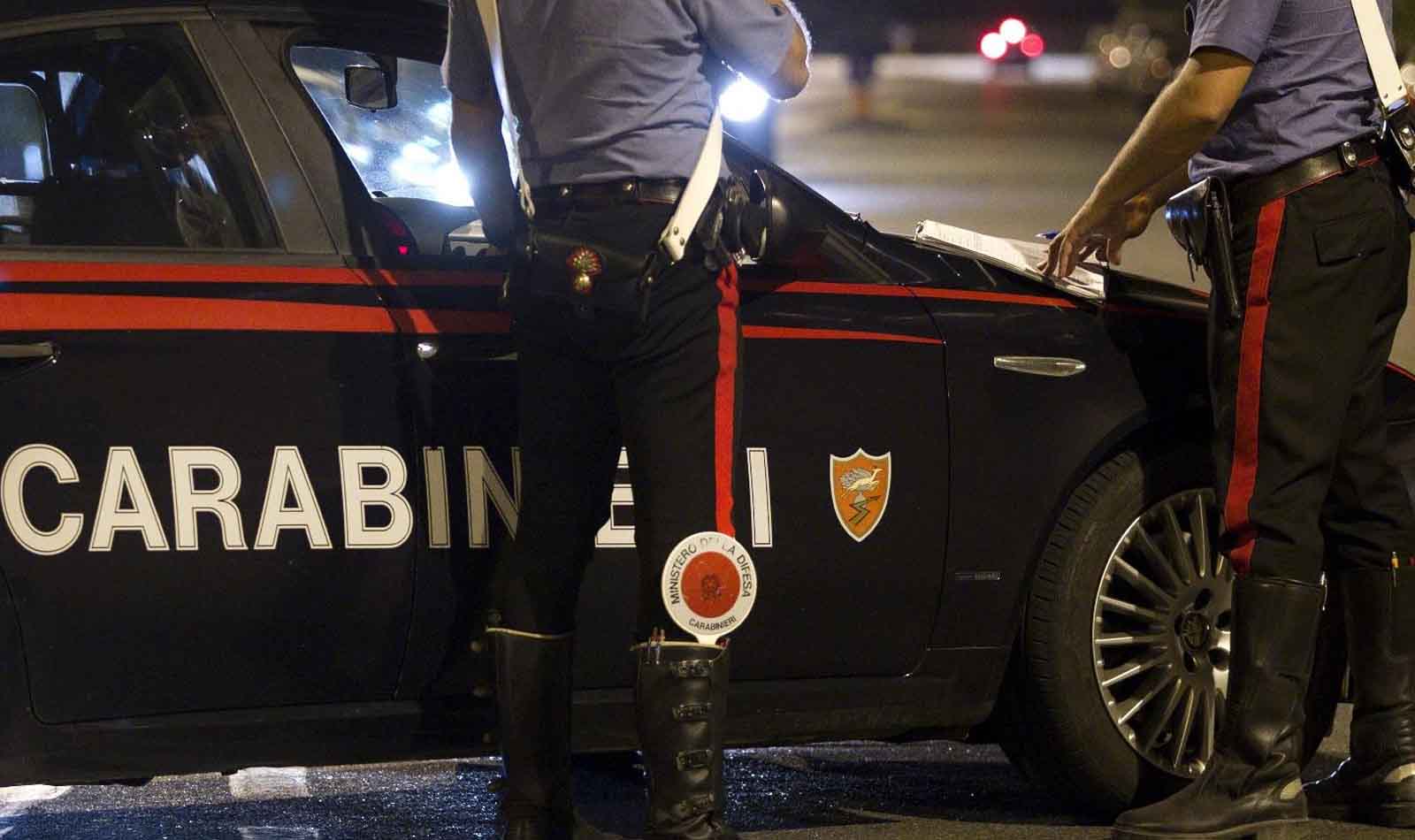 Roma, Carabinieri in azione su strada
