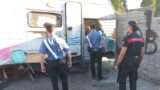 Roma, campo nomadi di via Candoni sotto assedio: motorini rubati e discariche tra i rifiuti