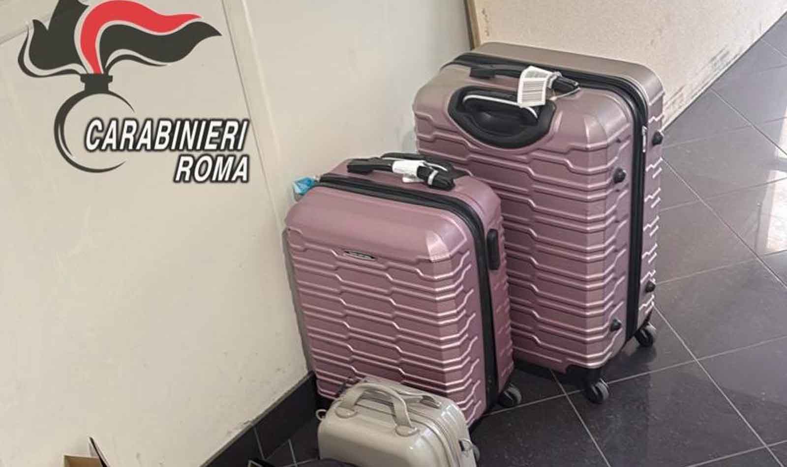Roma, Carabinieri recuperano valigie rubate da un’auto a noleggio