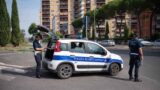 Roma, si finge il fratello per evitare il controllo: guidava con la patente sospesa da 15 anni