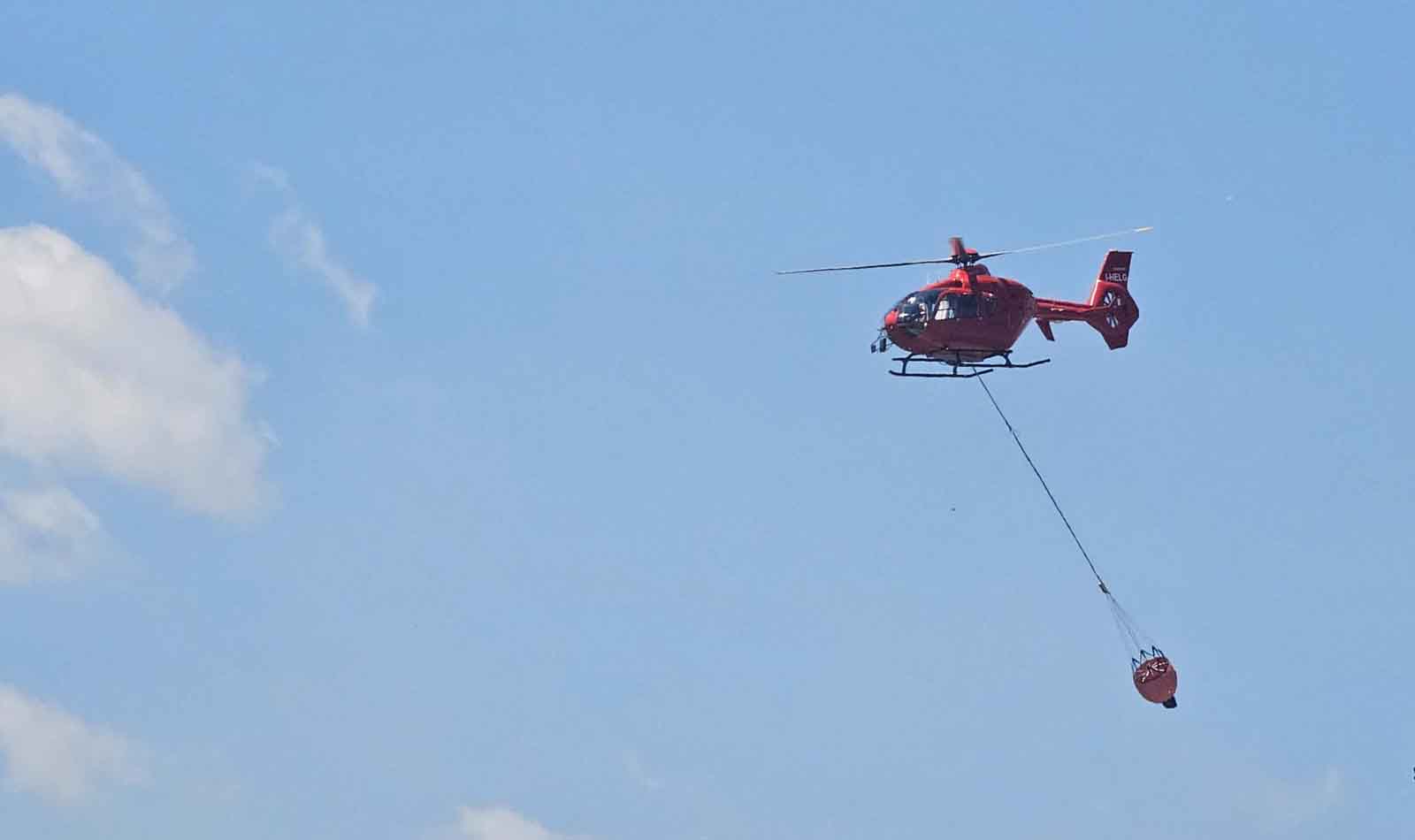 Roma, Vigili del Fuoco in azione con elicottero