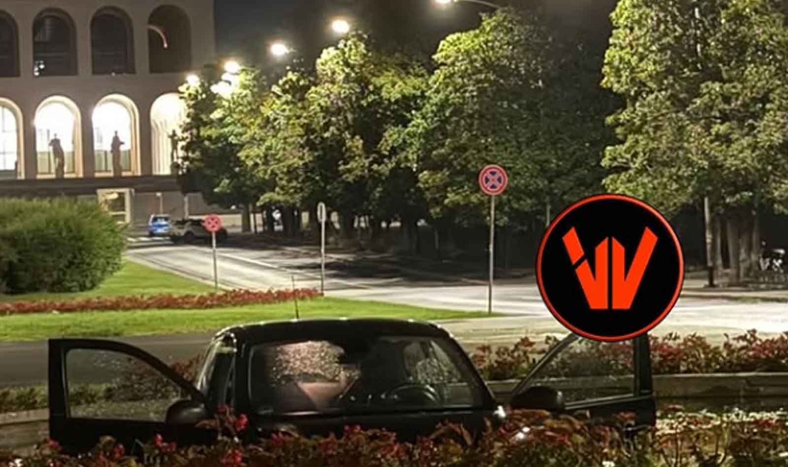 Roma, auto nella fontana Eur