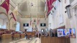 Roma, ok-rapido al Bilancio di Gualtieri: l’opposizione presenta gli emendamenti, ma non si presenta in aula per votarli