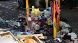 Roma, degrado a Montesacro: vestiti, cartoni e spazzatura invadono Largo Valsolda