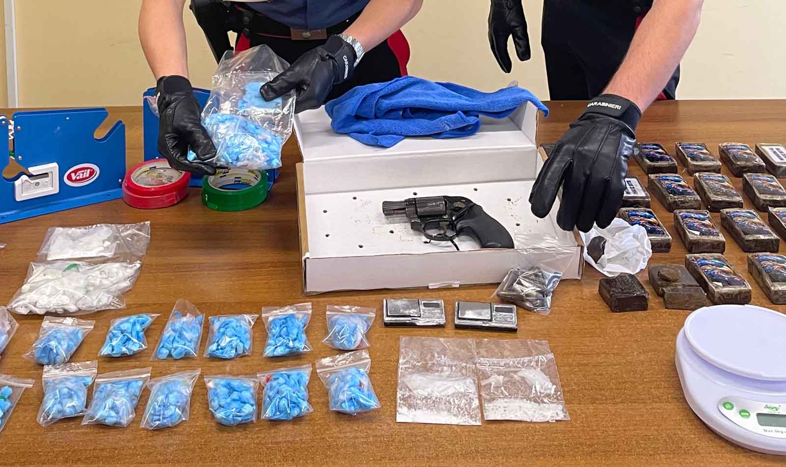 Roma, fugge su uno scooter rubato con droga a bordo Tor Tre Teste