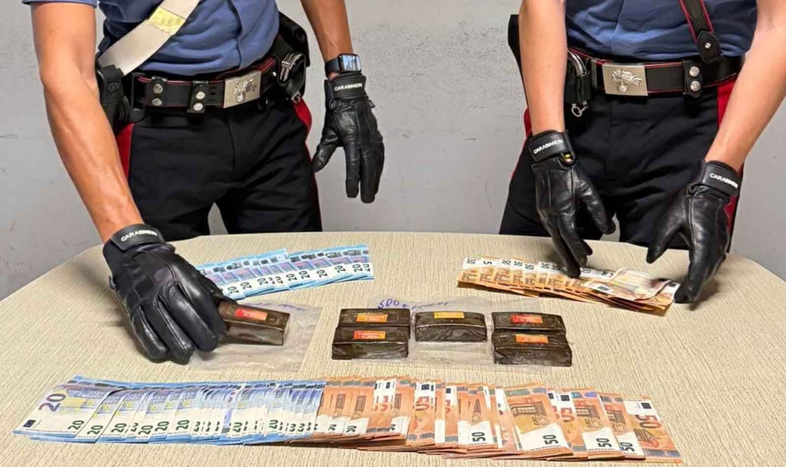 Roma, hashish e soldi falsi