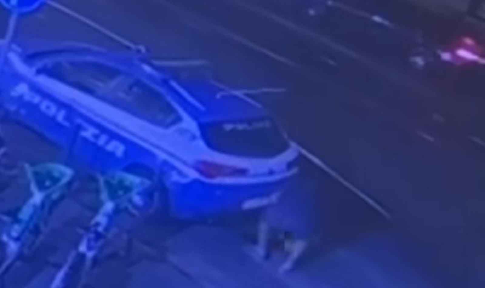 Roma, incendio auto polizia Esquilino