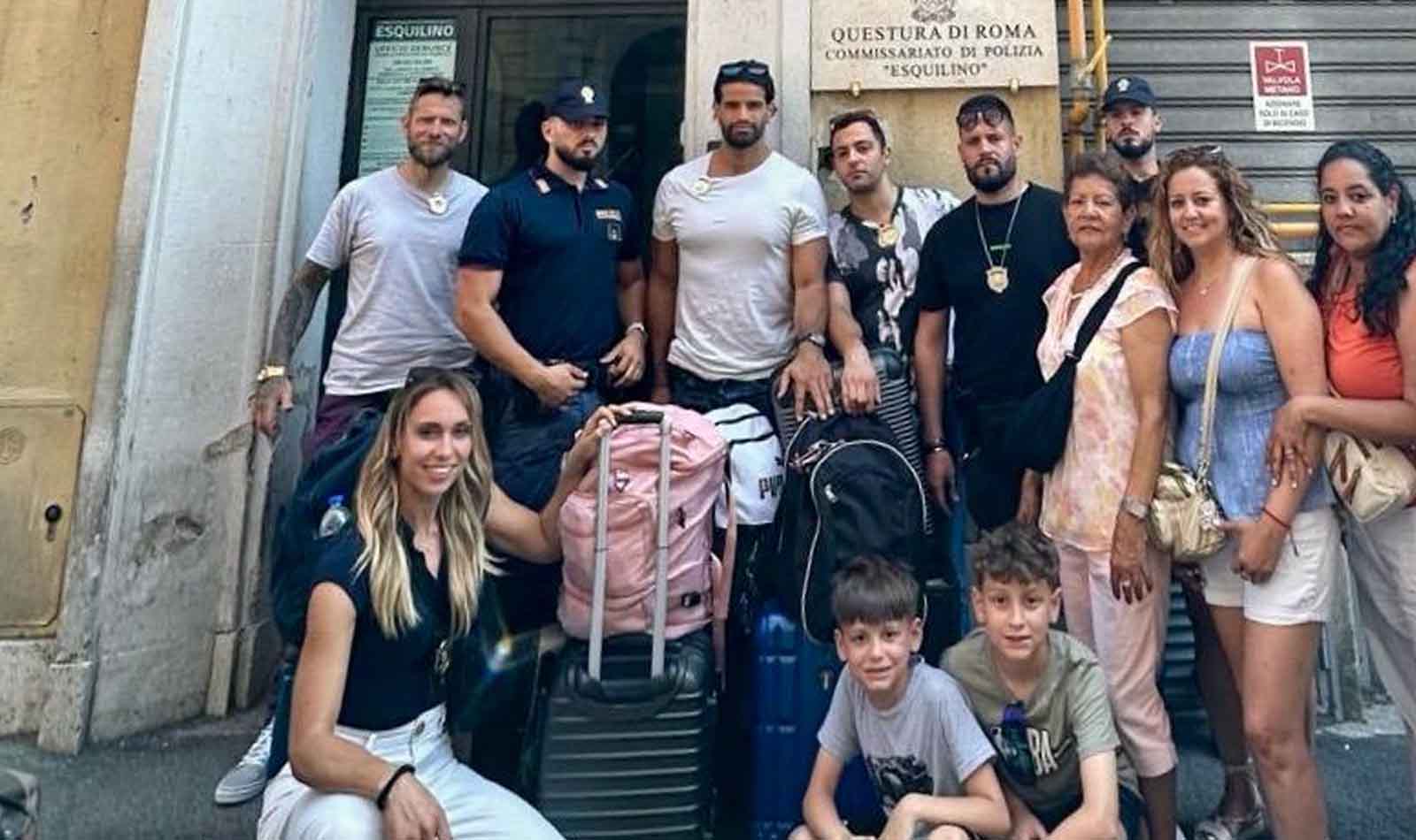 Roma, inseguimento tra le auto sulla Cristoforo Colombo a bordo valigie rubate