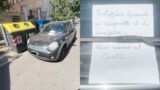 Roma, parcheggia vicino ai cassonetti e trova un biglietto snob: “Qui siamo al centro!”