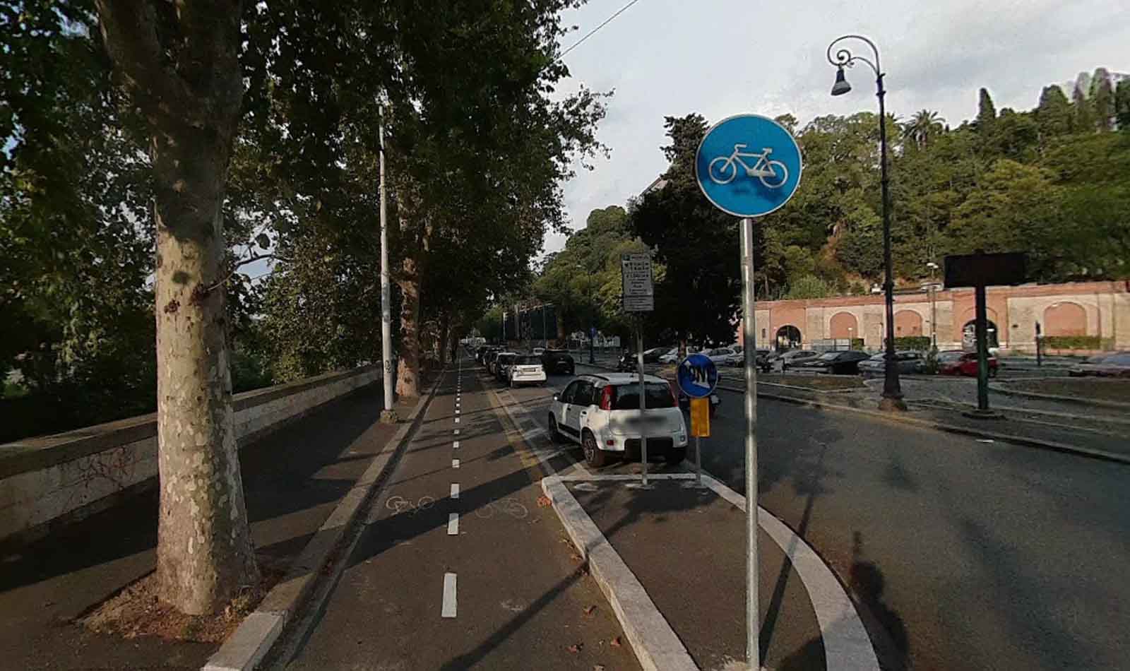 Roma, pista ciclabile LungoTevere
