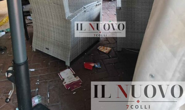 Roma, viale Tito Labieno immondizia