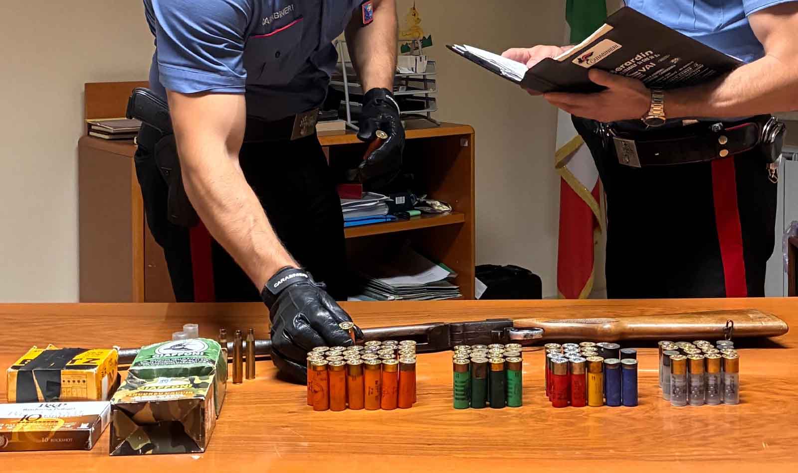 Tivoli deposito di armi illegali in casolare