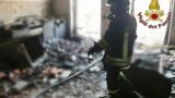 Incendio a Torvaianica, fiamme in un appartamento sul lungomare: casa distrutta