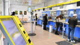 Roma, dipendente di Poste (poi licenziato) ruba 12mila euro al clochard cieco: “Mi fidavo di lui”