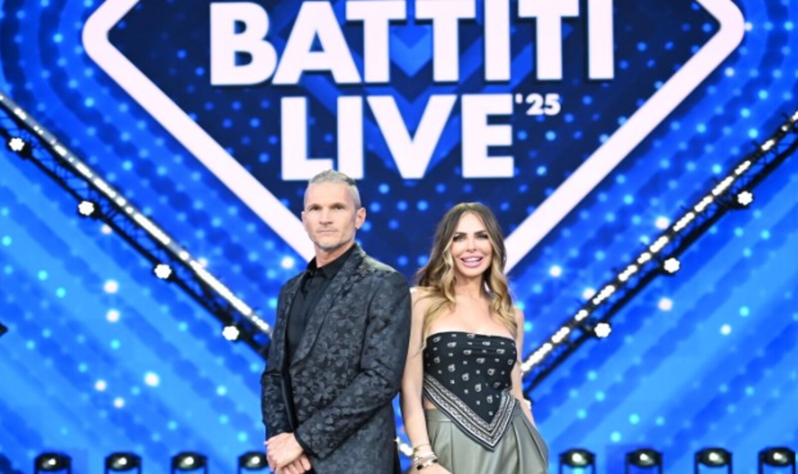 Ilary Blasi e Alvin che conducono Battiti Live