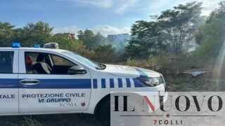 Vasto rogo di sterpaglie sul Gra di Roma: viabilità in tilt tra fumo e rallentamenti