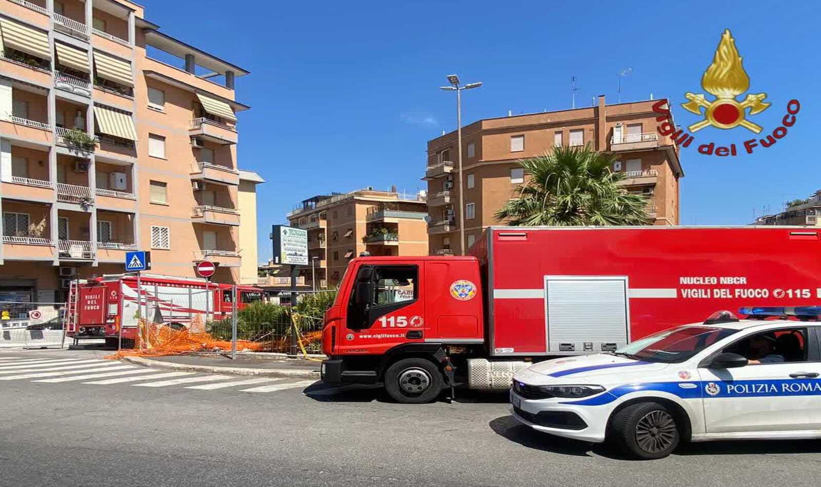 Polizia locale e vigili del fuoco per fuga di gas