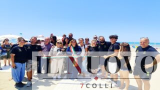 Pomezia, inaugurata la spiaggia inclusiva a Torvajanica: “Accesso al mare per tutti”
