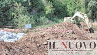 Ardea, azienda agricola interrava rifiuti speciali: denunciato il titolare (FOTO)