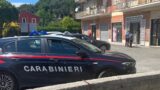 Santa Marinella, fa la “spesa gratis”, poi aggredisce il direttore del supermercato e tenta la fuga