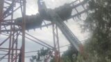 Roma, la giostra si ferma ad “alta quota”: persone bloccate sulle montagne russe (FOTO)