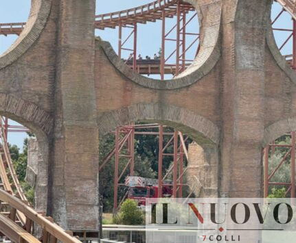 Cinecittà World, Roma, giostra ferma nel parco giochi in località Castel Romano