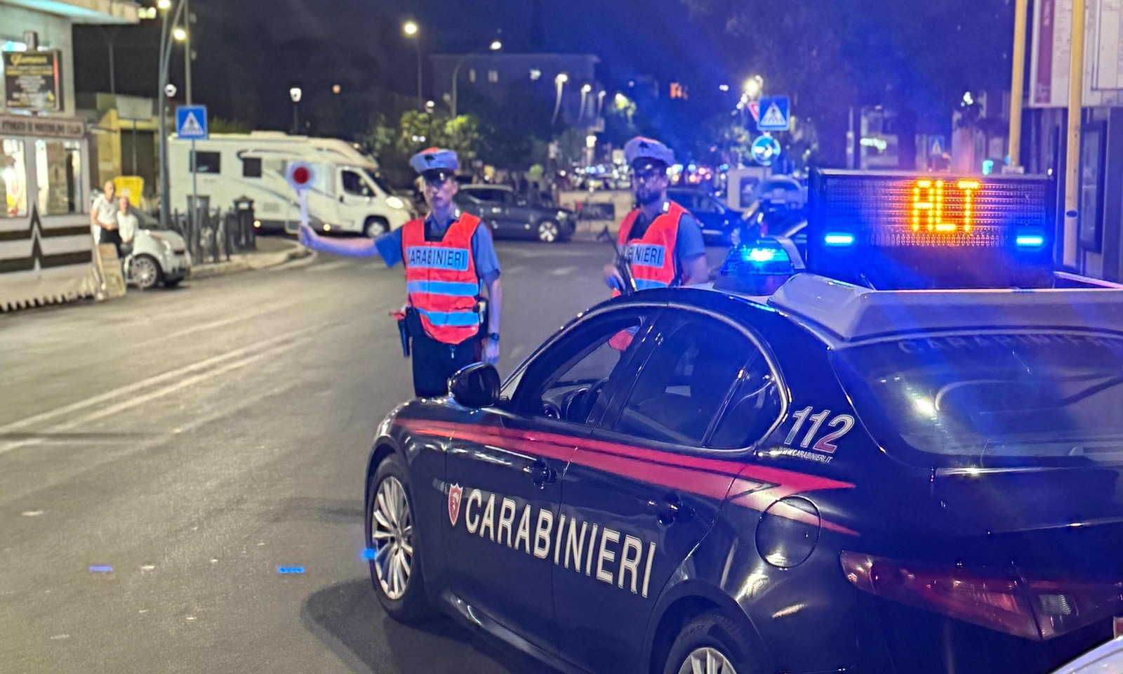 Controlli dei carabinieri a Centocelle