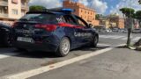 Roma, 47enne scatta una foto sotto la gonna di una 21enne e poi la colpisce con dei calci alla metro Lepanto: denunciato