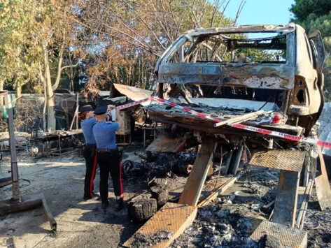 FRASCATI - I Carabinieri intervenuti per incendio a Grottaferrata (2)