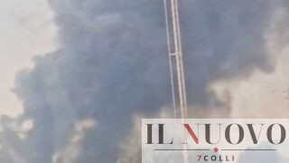 Roma, vasto incendio a Tor Di Valle, chiusa la Roma-Fiumicino