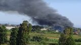Ostia, incendio all’idroscalo in un cantiere navale: alta colonna di fumo nero, udite esplosioni