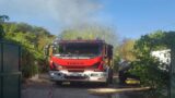 Grottaferrata, incendio in un terreno privato: grossa colonna di fumo nera visibile da Roma (FOTO)