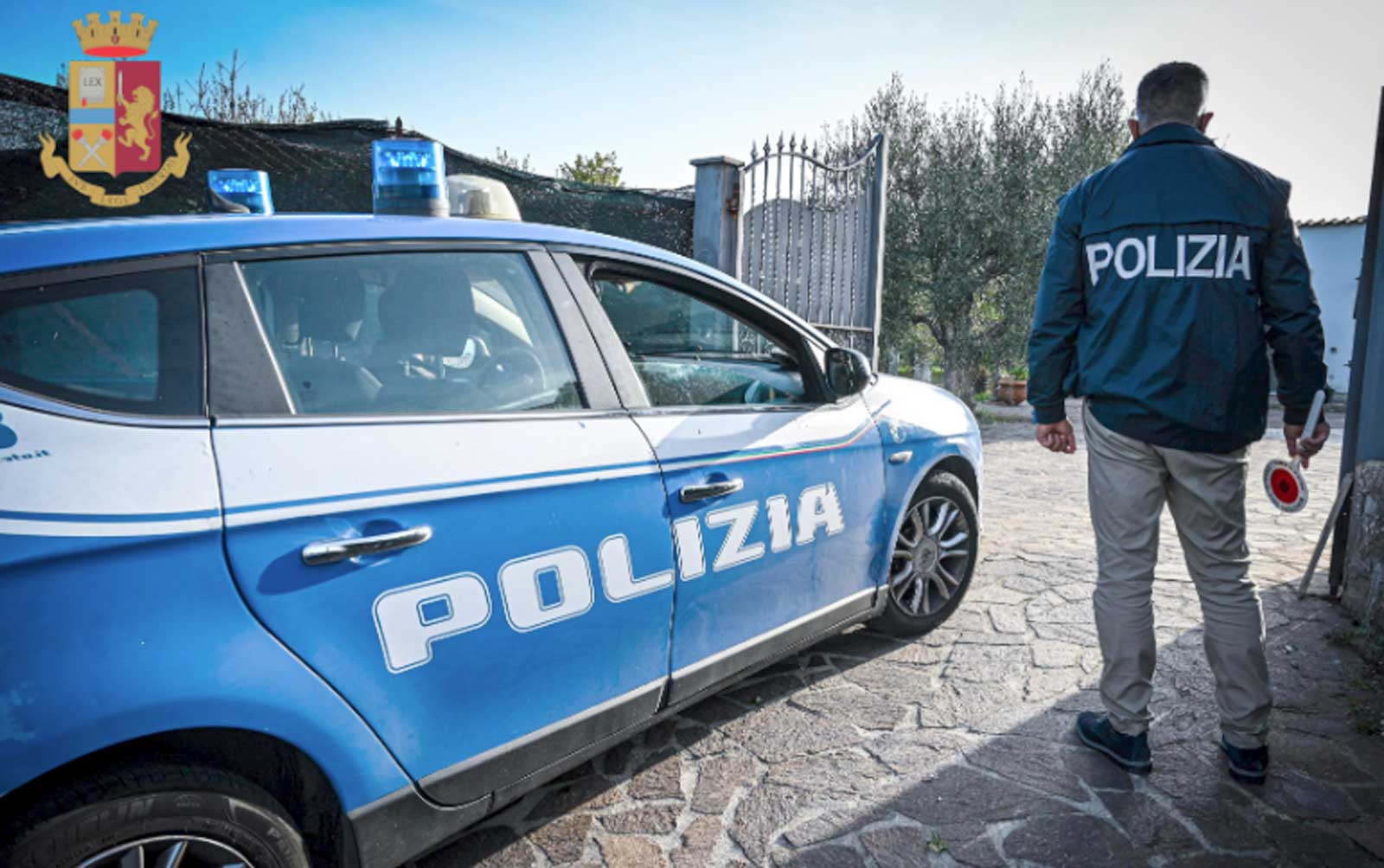 Nettuno, Polizia di Stato al lavoro fuori il centro d'accoglienza