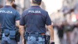 Roma, ruba all’OVS poi spintona i vigilanti e scappa: 33enne in manette