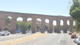 Roma, cade un pezzo di arco dall’Acquedotto con la scritta SPQR: chiusa un tratto di via Togliatti